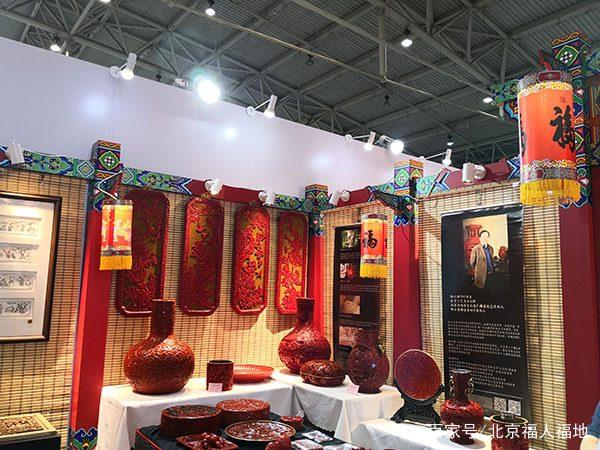 國家文化和旅游部長雒樹剛、北京宣傳部長杜飛進(jìn)等領(lǐng)導(dǎo)參觀非遺展